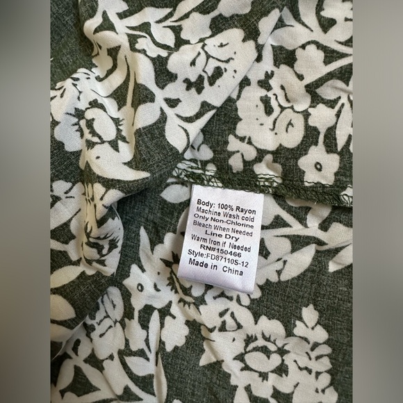 NWOT fun2fun Green Floral 3/4 Sleeve Blouse - Picture 7 of 7